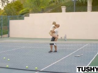 Καυλωμένος/η Καυτά γαμώ με ο τένις trainer